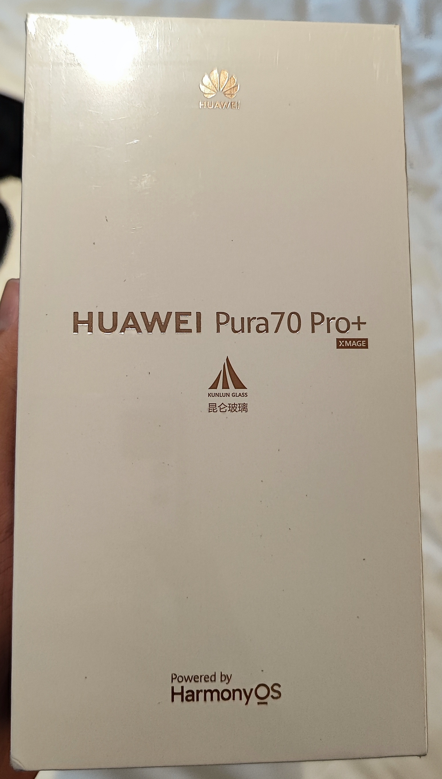 华为pura70pro+ 的包装盒